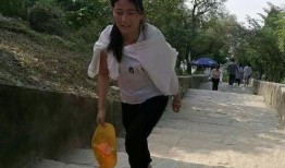 王老师爬山爆料视频,揭秘神秘山巅爆笑瞬间
